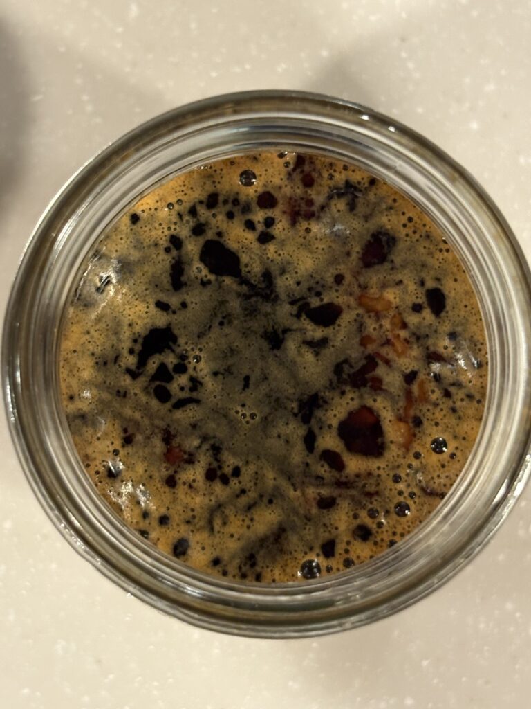 醤油を足して米麹が浸かった状態にする